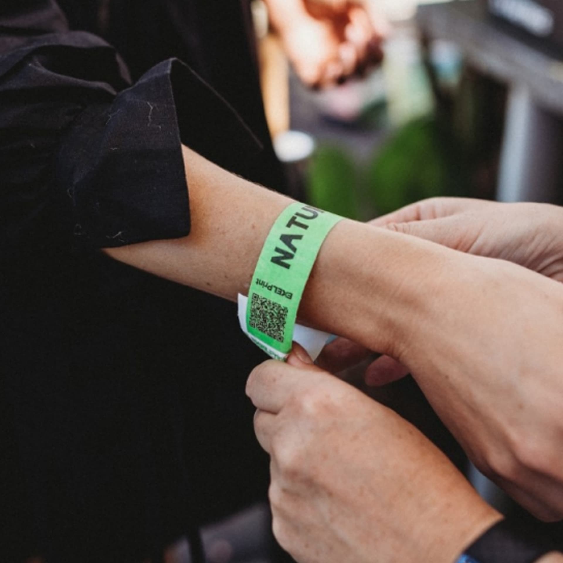 Tyvek Adult Wrist Band 25mm